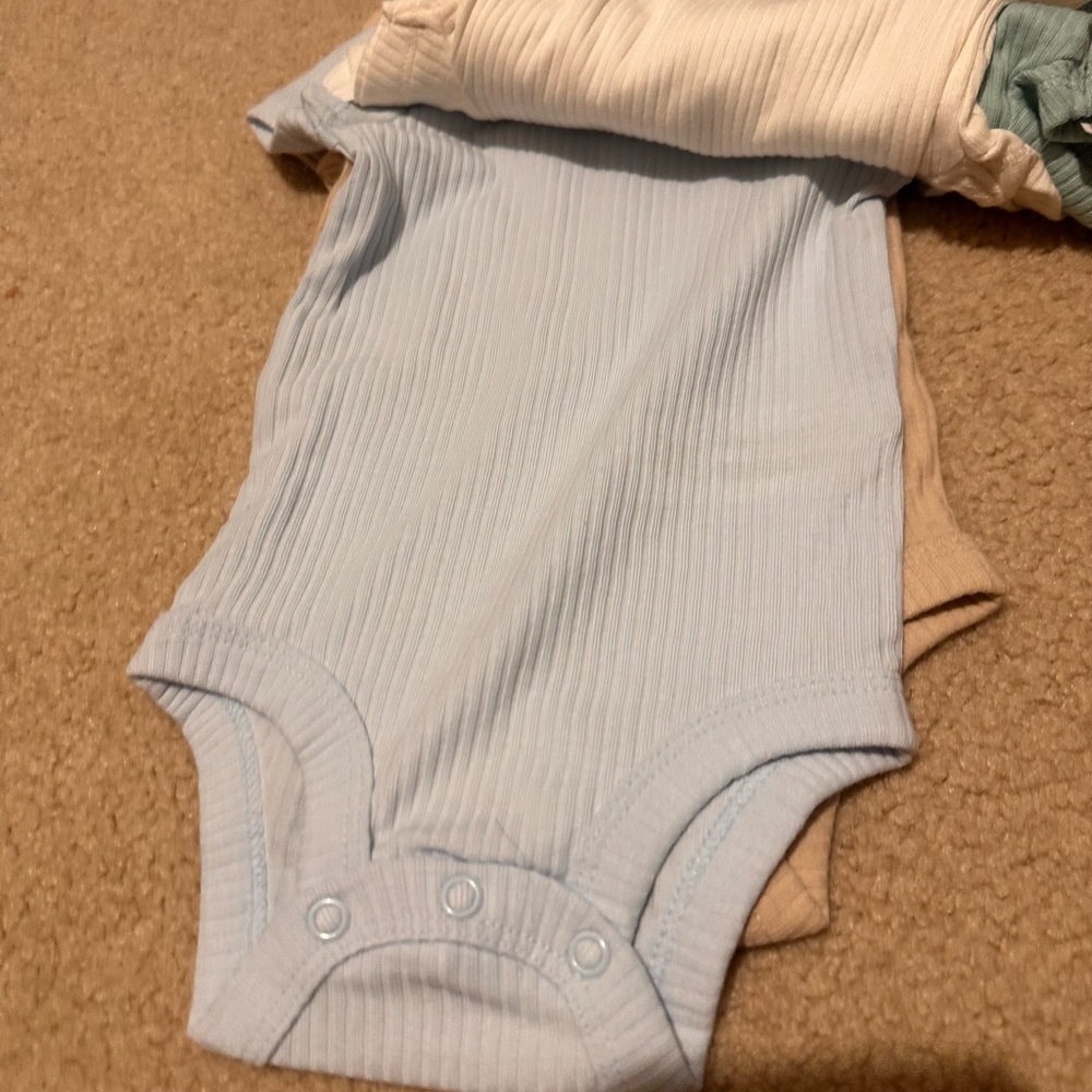 Carter's 3month  Baby Bodysuits - Picture 4 of 7
